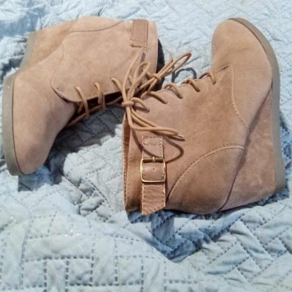 MADDEN girl ladies Dailey brown wedge boots. Size 7 - Picture 10 of 13